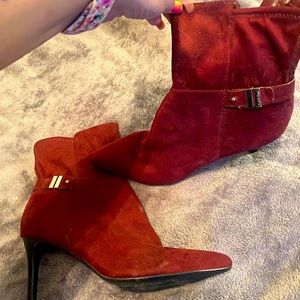 REDUCED$$$Maroon/burgundy Suede Calvin Klein Booties👢👢